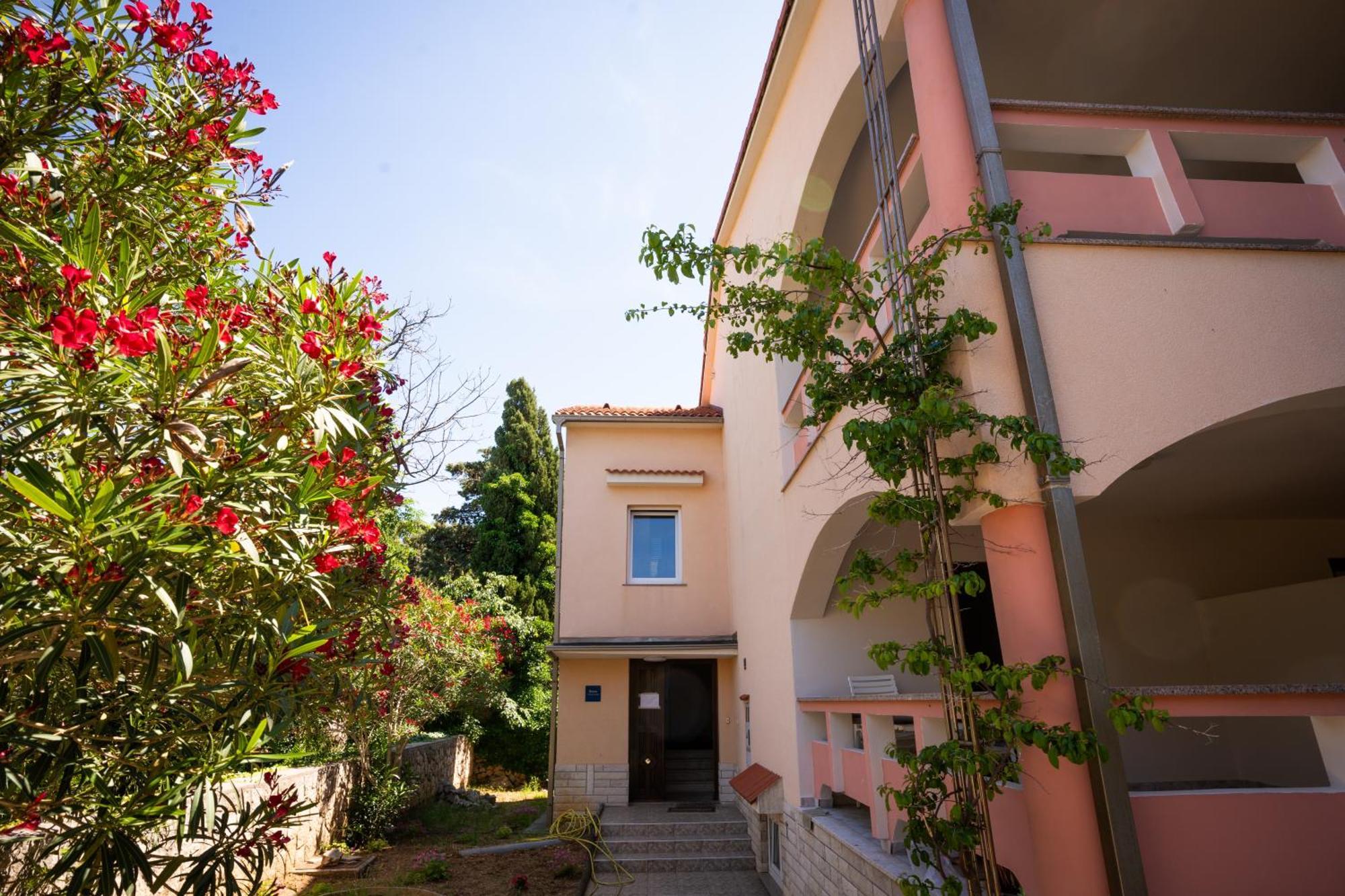 Villa Barbara Oasis Central Suite With Terrace Novalja Exterior photo